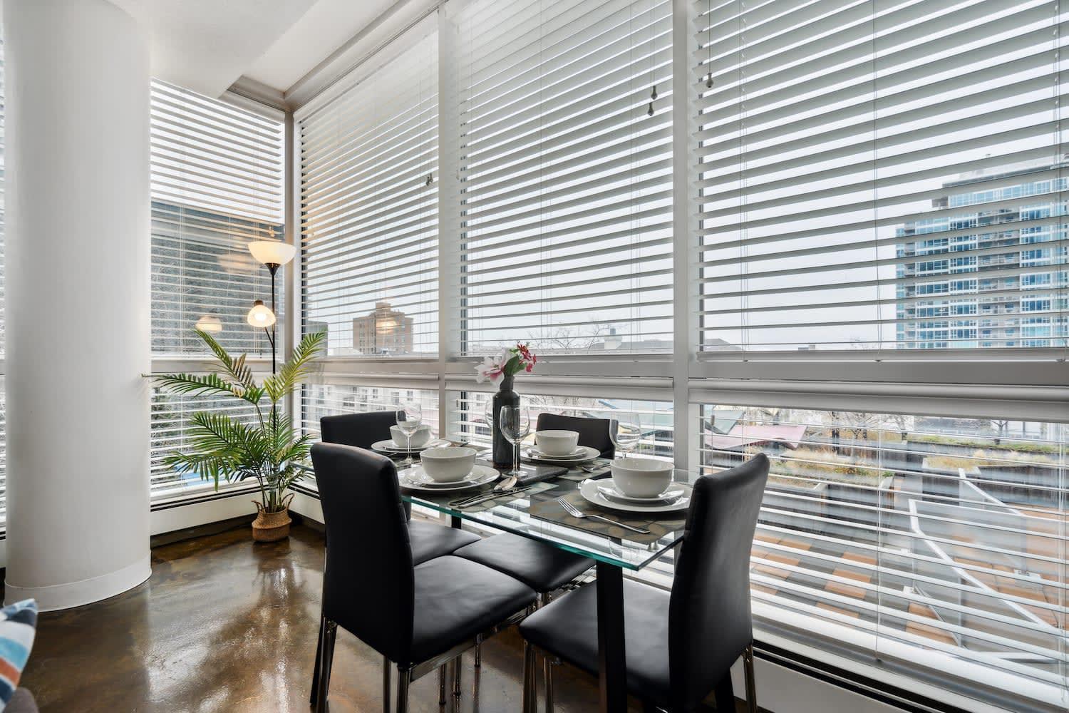 Upscale 2br - King Bed - Stunning Views *